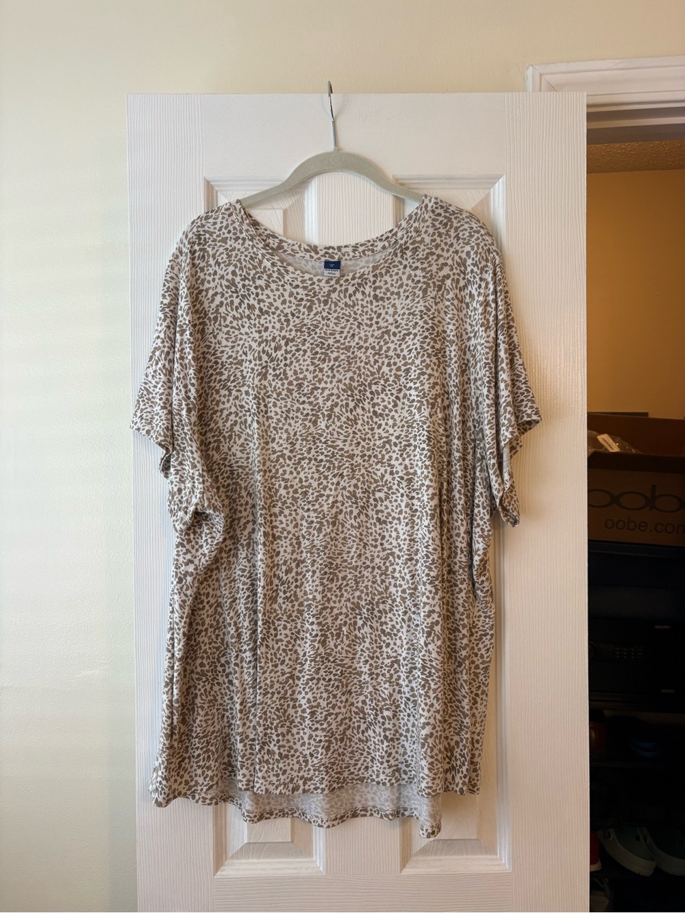 Old Navy Beige and Cream Leopard Short Sleeve Tee